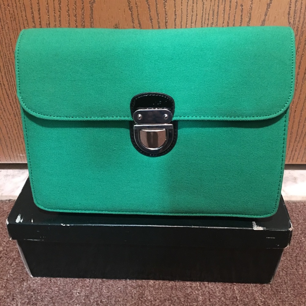 Linen twill material clutch.